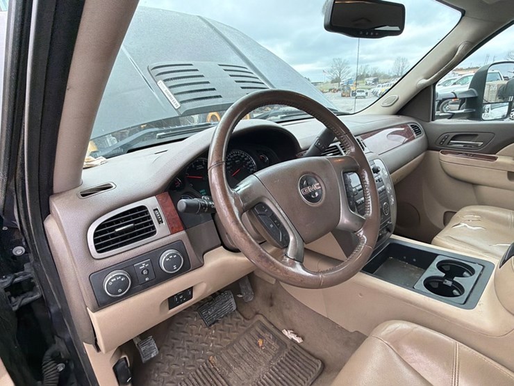 2013-gmc-3500hd-image-9