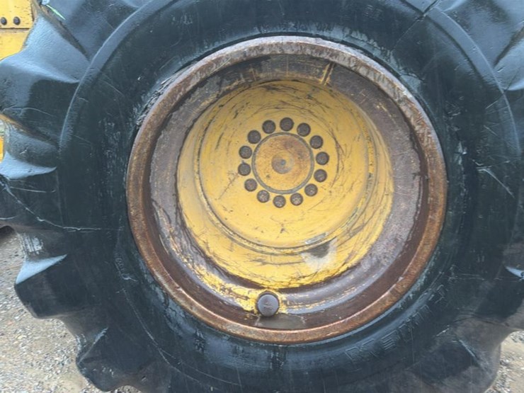 1996-deere-748g-image-17