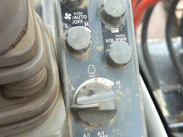 2012-hitachi-zx160-image-48