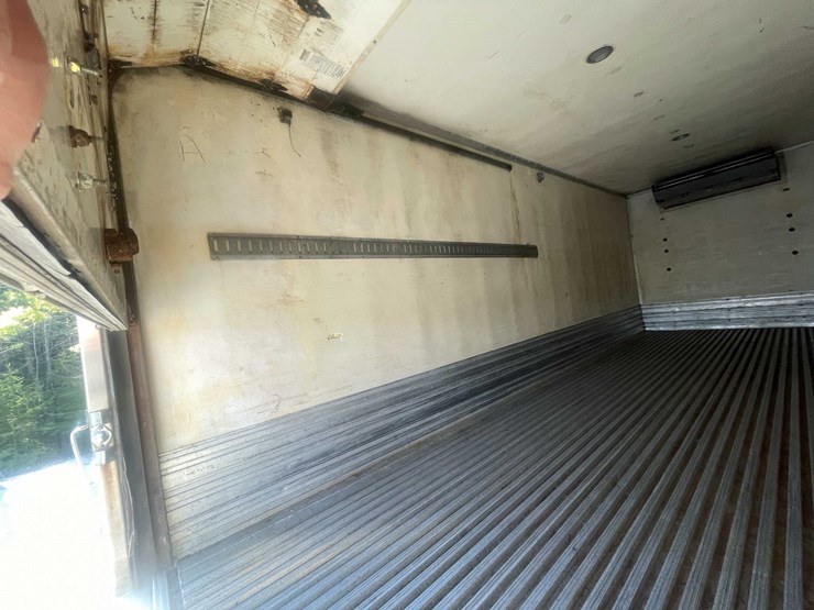 #4198-•-2005-sterling-box-truck-image-121