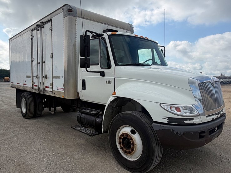 2008-international-durastar-4400-image-3