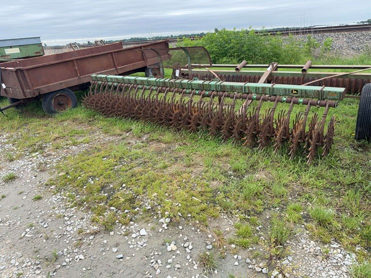 john-deere-400-image-1
