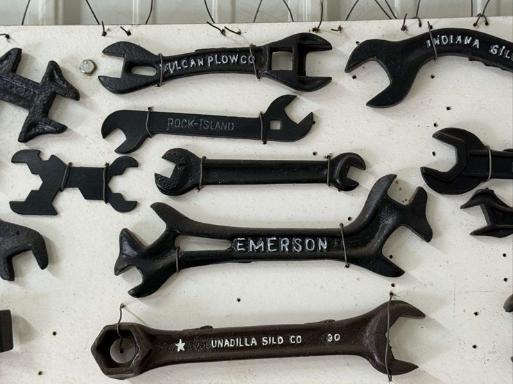 cast-iron-implement-wrenches-image-3