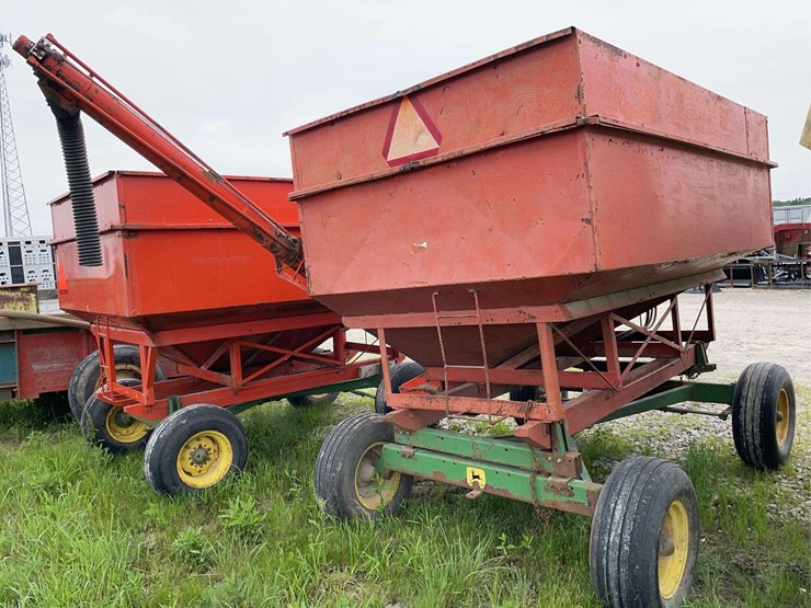 killbros-gravity-wagon-on-jd-running-gear-with-seed-auger-image-4