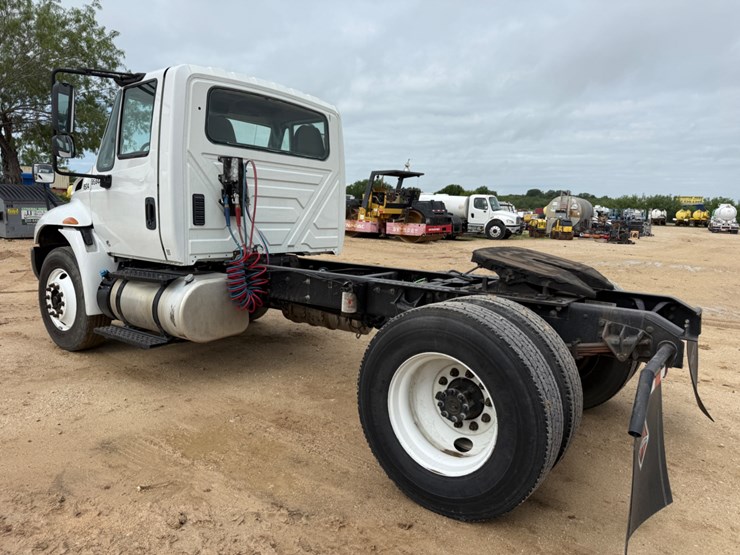 2019-international-durastar-4300-image-13
