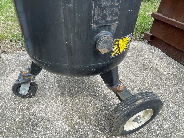 #4162-•-black-max-rolling-air-compressor-image-8