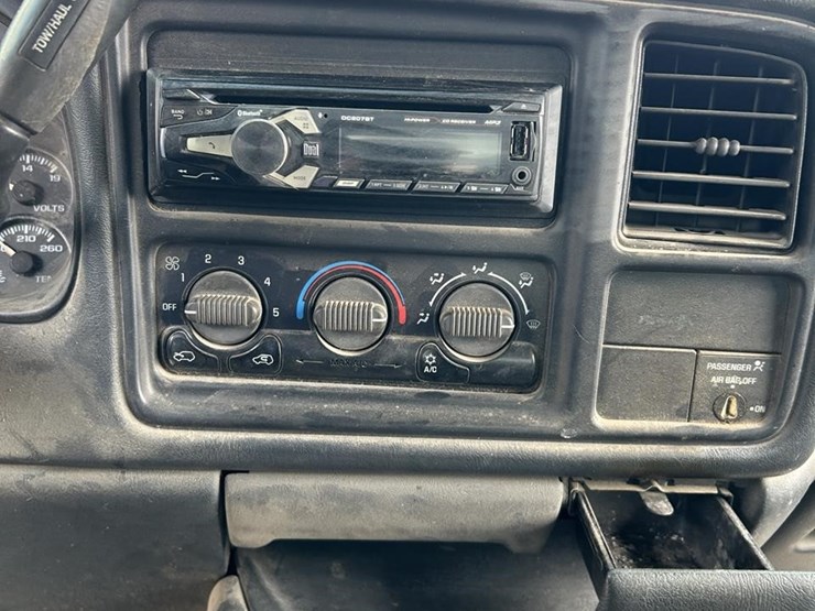2001-chevrolet-silverado-1500-image-15