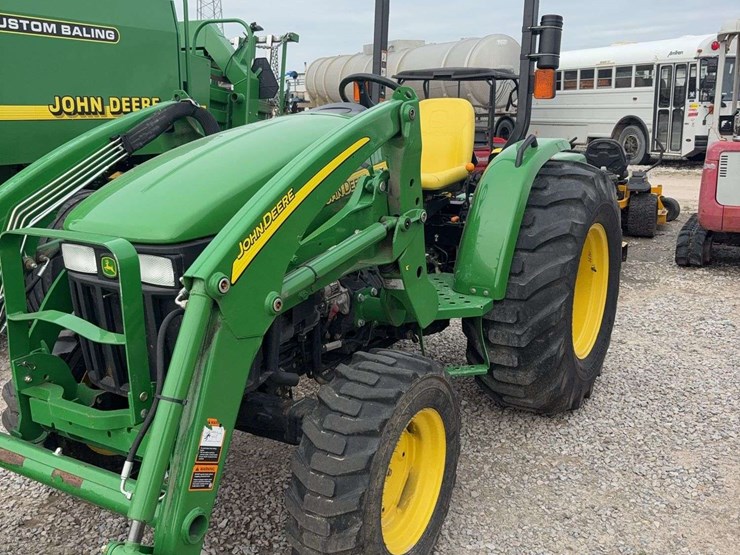 2015-john-deere-4105-image-3