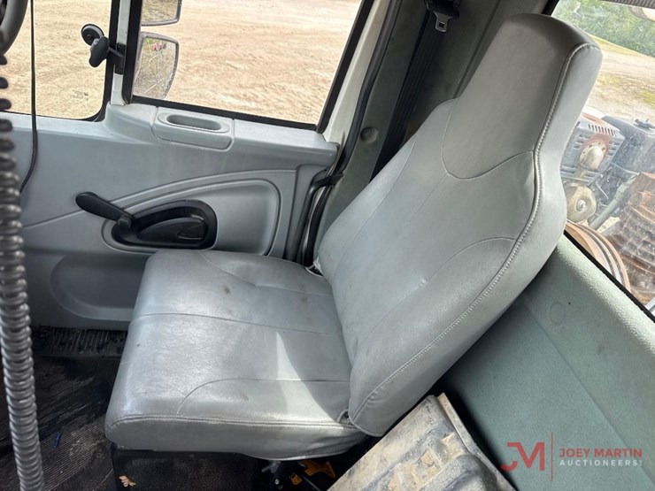2004-international-durastar-4300-image-40