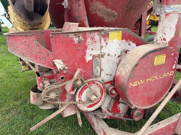new-holland-354-image-4