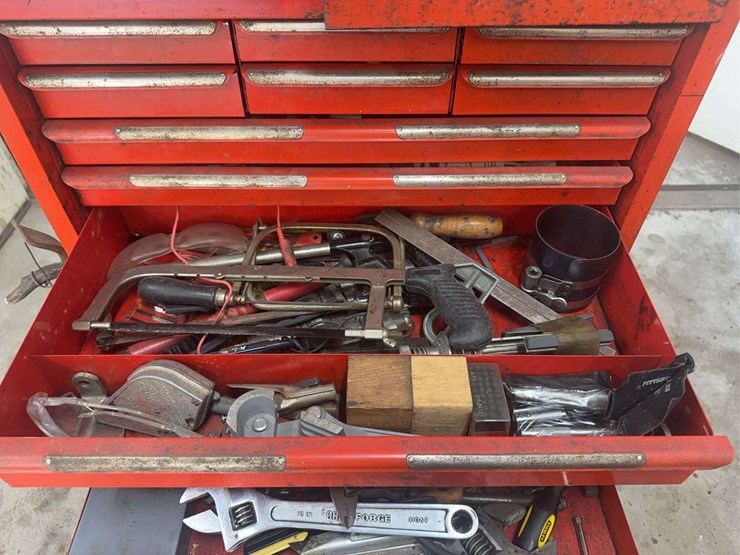 snap-on-tool-cabinet-with-assorted-tools-image-13
