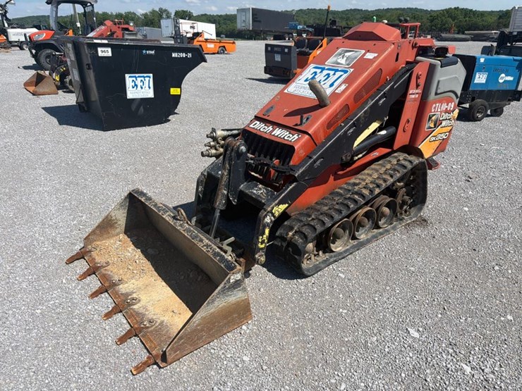 2015-ditch-witch-sk850-image-1