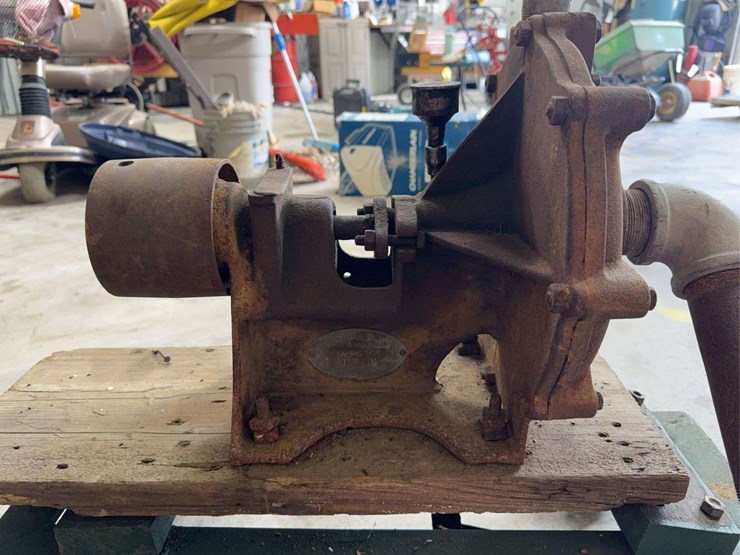 fairbanks-morse-pump-on-custom-cart-image-13
