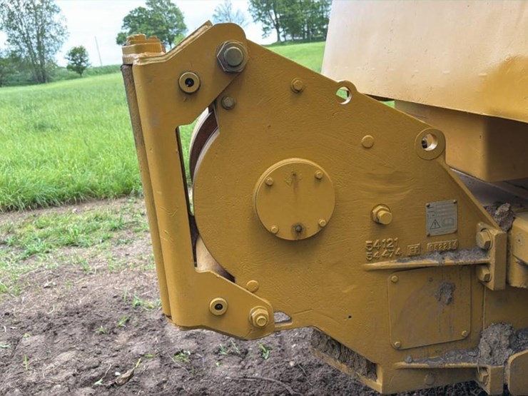 2018-caterpillar-d6k-image-52