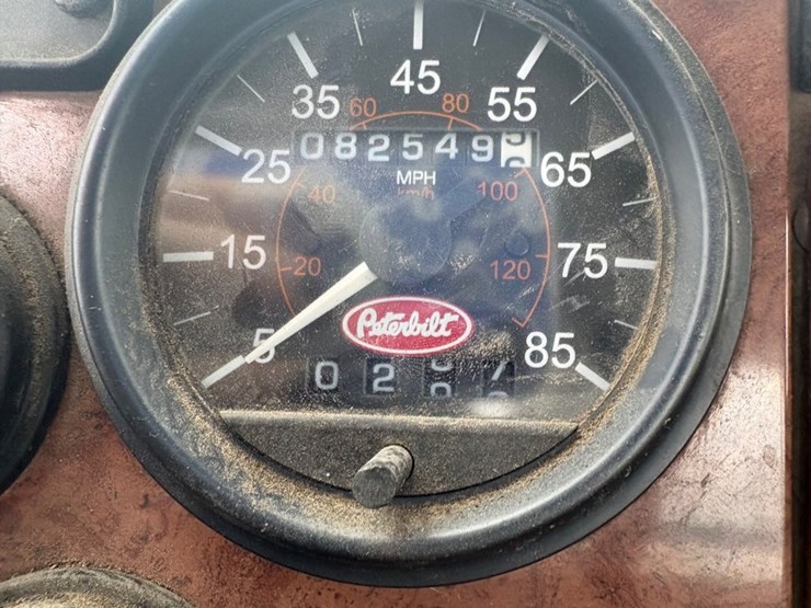2007-peterbilt-335-image-19