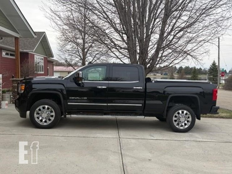 2019-gmc-sierra-2500hd-denali-image-2
