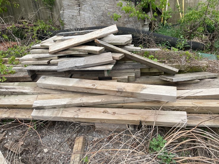 #6062-•-pile-of-various-wood-and-lumber-cutoffs-image-4