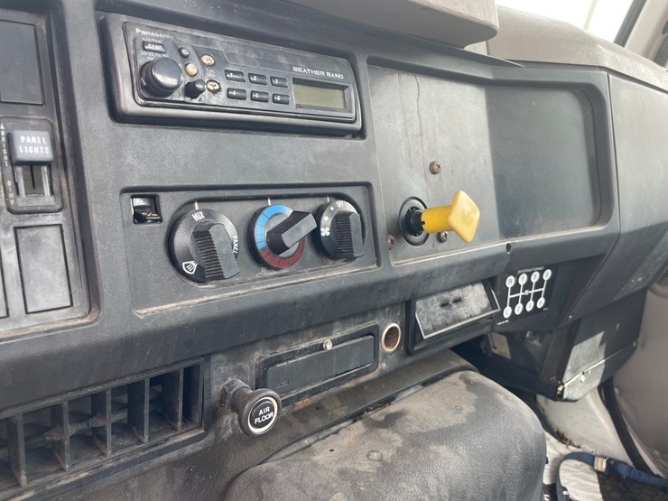 2000-international-4700-image-16