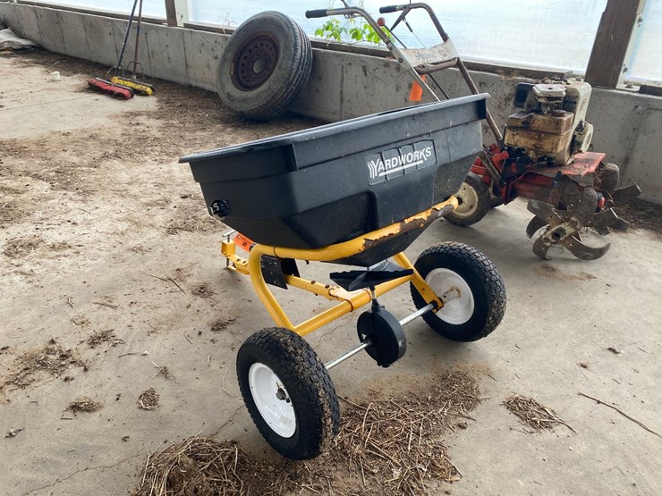 #3569-•-yardworks-pull-behind-seed-spreader-image-3