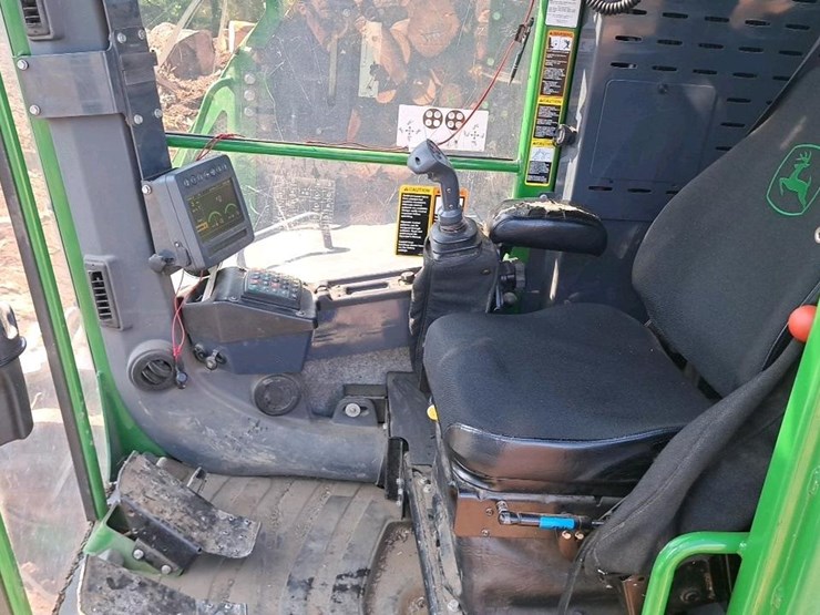 2016-deere-853m-image-11