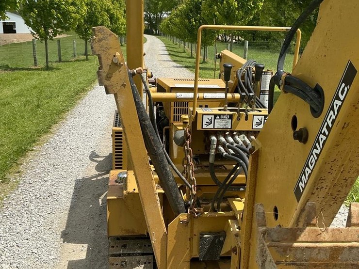 #121-•-2014-magnatrac-mh-7000-crawler-loader-image-67