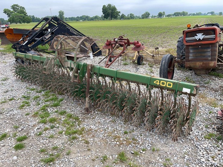 john-deere-400-image-1