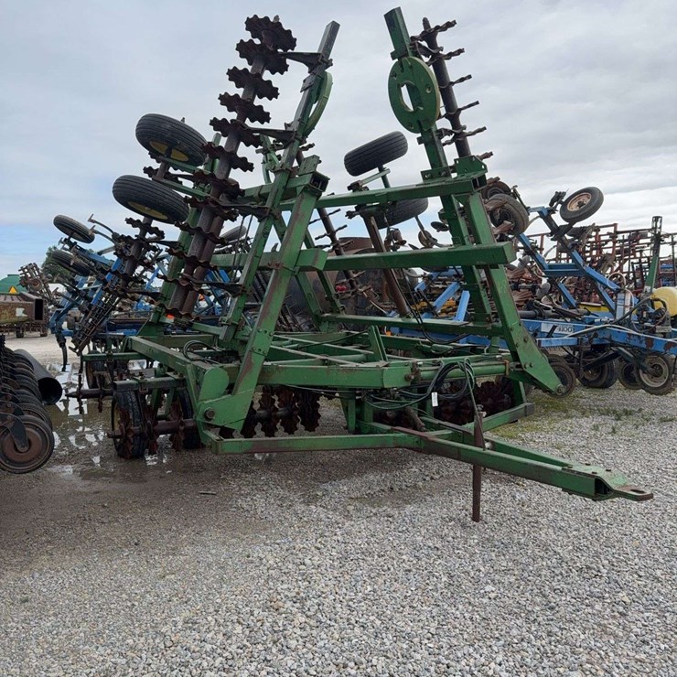 JOHN DEERE 335
