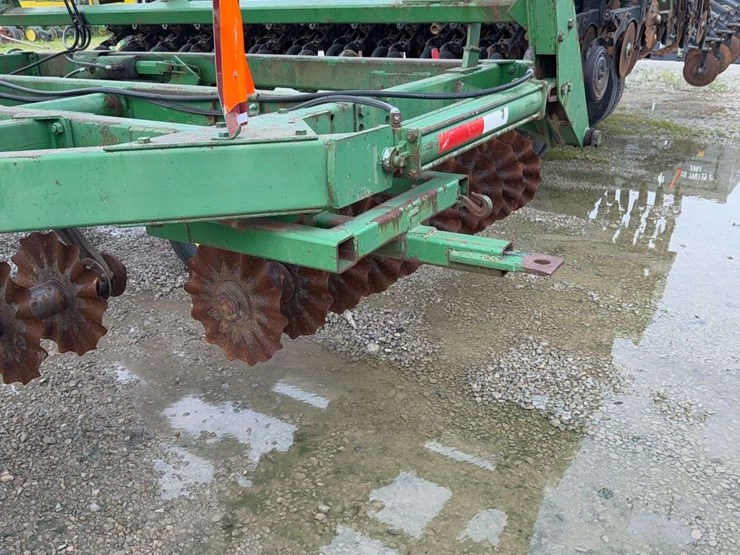 john-deere-335-image-12