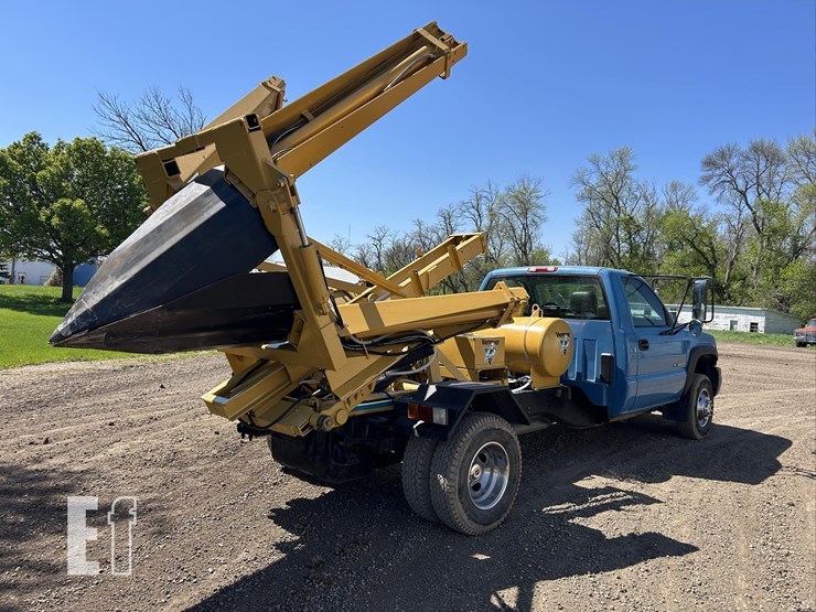 2005-gmc-3500-image-5