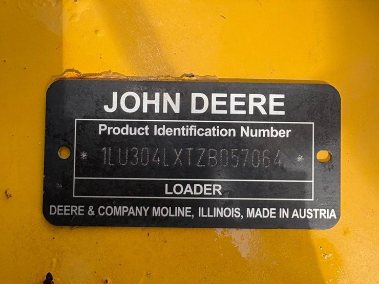 2020-deere-304l-image-10