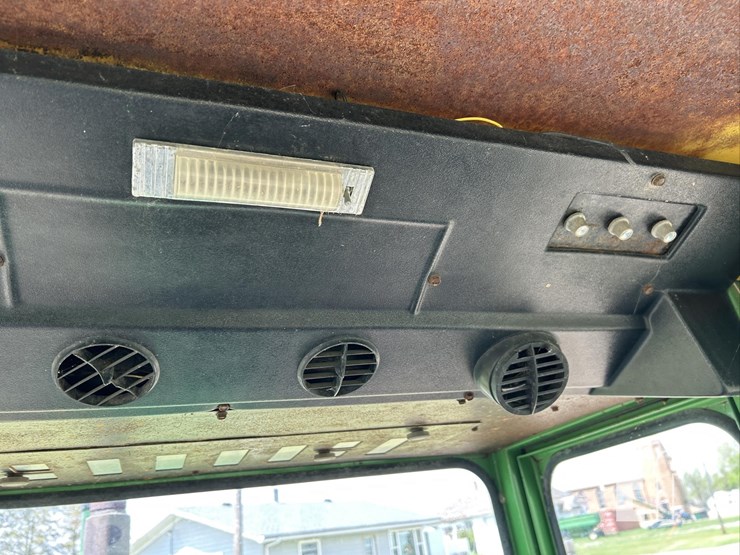 john-deere-4320-image-35