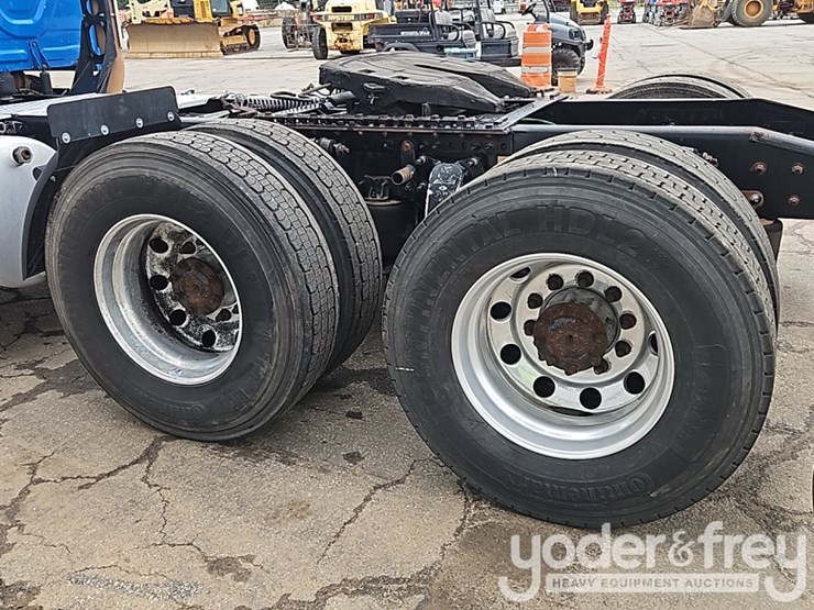 2019-freightliner-cascadia-116-image-14
