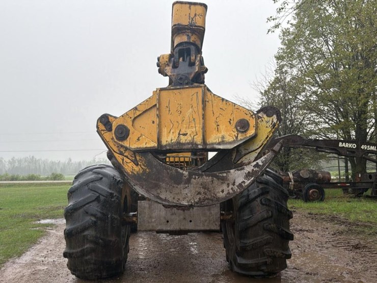 1996-deere-748g-image-4