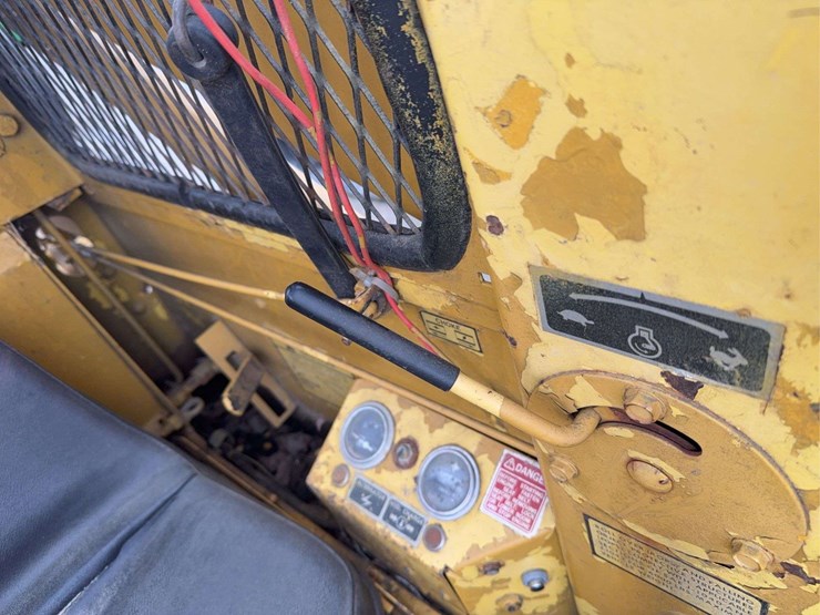 new-holland-l425-image-10