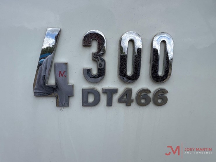 2004-international-durastar-4300-image-9