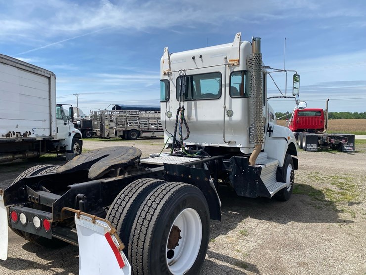 2014-kenworth-t400-single-axle-day-cab-semi-tractor-image-7
