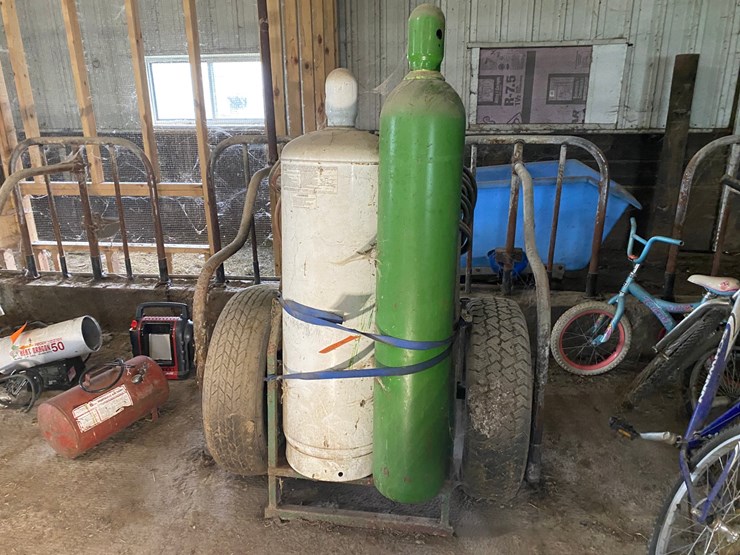#3557-•-torch-cart-with-tanks-and-hoses-image-2