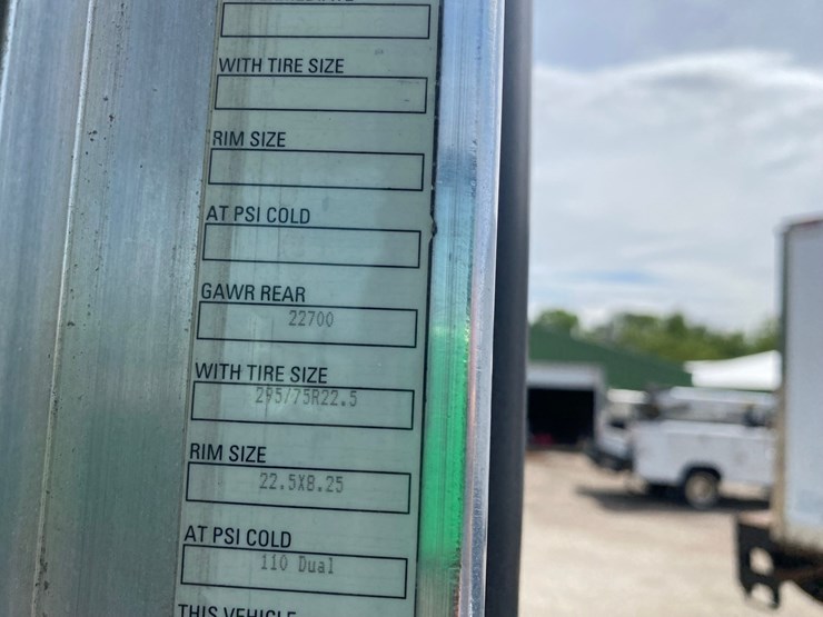 2014-kenworth-t400-single-axle-day-cab-semi-tractor-image-61