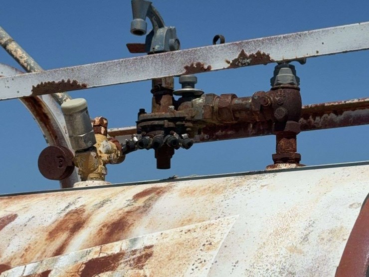 6-row-pull-type-anhydrous-applicator-image-6