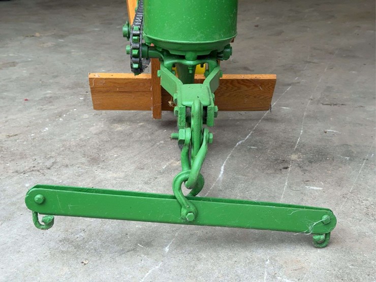 john-deere-deere-&-mansur-co.-hand-push-planter-image-14