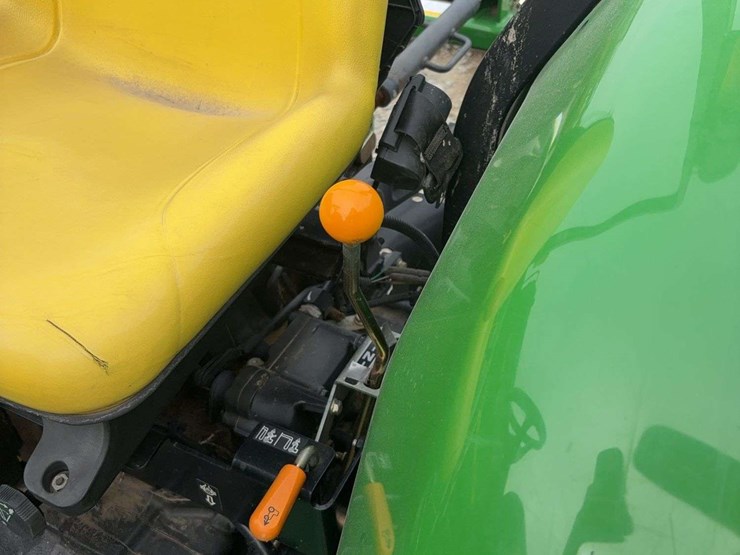 2015-john-deere-4105-image-18