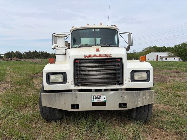 mack-cement-truck-image-2