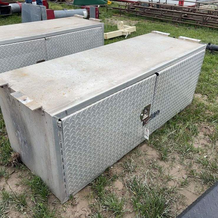 Semi step deck toolbox