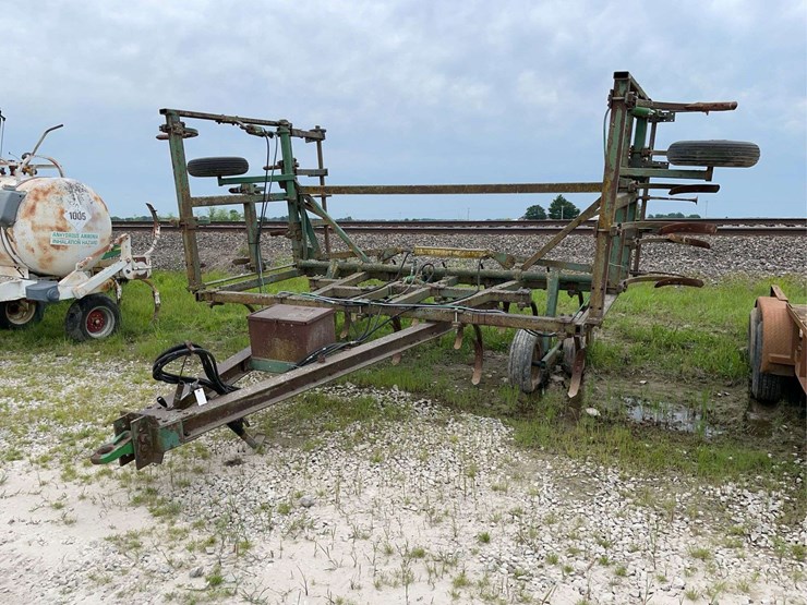 25-shank-chisel-plow-with-leveling-bar,-s-tine,-walking-tandems,-with-extra-shanks-image-2