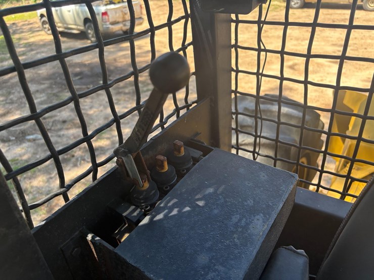1983-john-deere-640-image-24