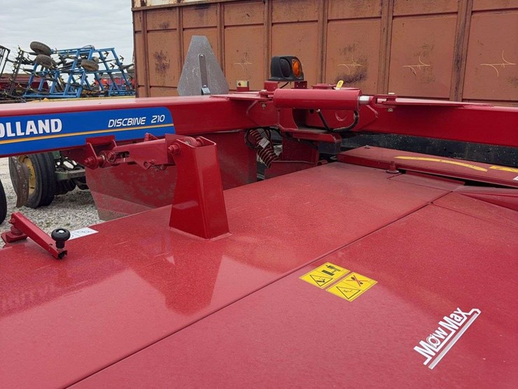 2022-new-holland-210-image-7