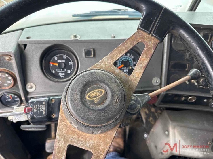 1988-mack-rd688s-image-39