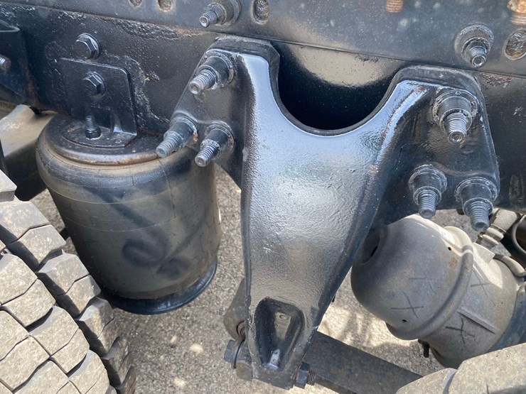 2019-international-lt625-day-cab-semi-tractor-image-24