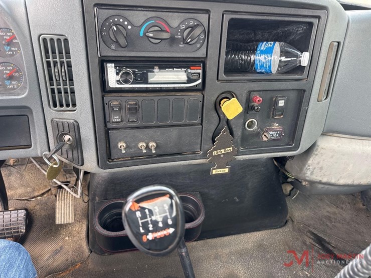 2004-international-durastar-4300-image-43
