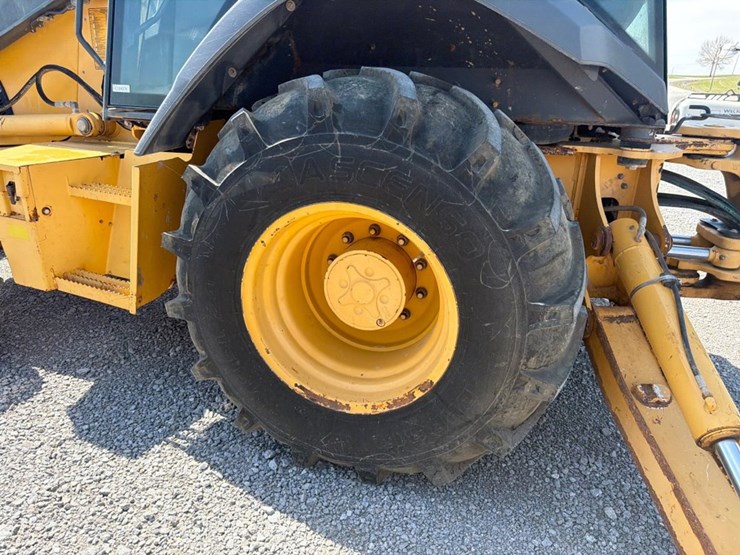 2014-deere-410k-image-15